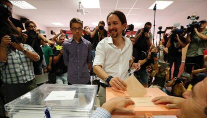 Unidos Podemos leader Pablo Iglesias votes on Sunday.