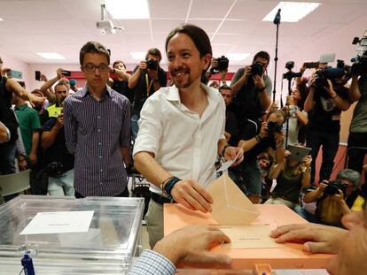 Unidos Podemos leader Pablo Iglesias votes on Sunday.