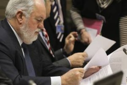 El ministro español de Agricultura y Pesca, Miguel Arias Cañete, en el Consejo de ministros de Agricultura y Pesca en la sede de la Unión Europea en Bruselas (Bélgica). EFE/Archivo