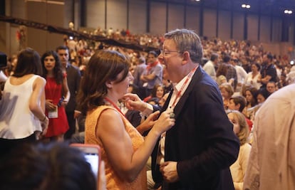 Francina Armengol con Ximo Puig en la clausura del Congreso del PSOE en Madrid.