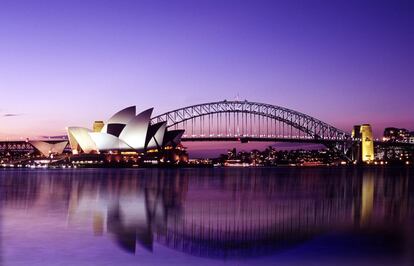 En la imagen, panorámica de la Ópera y del Harbour Bridge de Sídney.