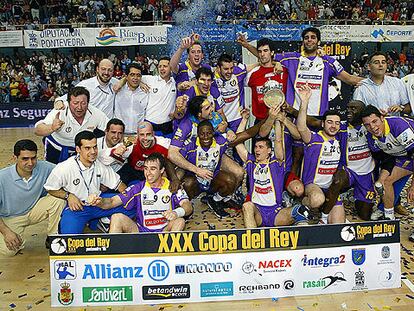 Jugadores y técnicos del Valladolid muestran su alegría.