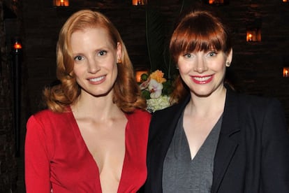 Jessica Chastain y Bryce Dallas Howard

Que la gente corriente confunda a dos estrellas de cine es un hecho llamativo aunque comprensible, pero que el padre de una de ellas también lo haga no tiene perdón. Así lo confirmó Chastain, que se encontró con el director de cine Ron Howard (padre de Bryce) en una tienda y pensó que ella era su propia hija. “Así fue, se quedó impactado por nuestro parecido”, confirmó la protagonista de Jurassic World.