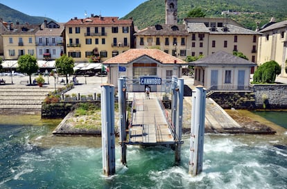 El embarcadero para el ferri en la localidad de Cannobio, en el lago Maggiore.