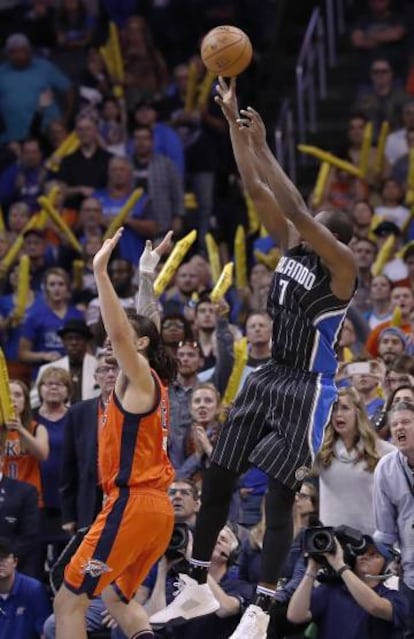 Ibaka, en el lanzamiento que decidió el partido.