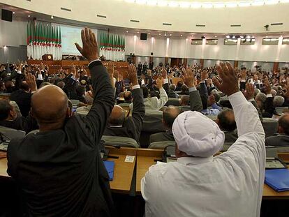 Votación en el Senado argelino de la reforma de la Constitución.