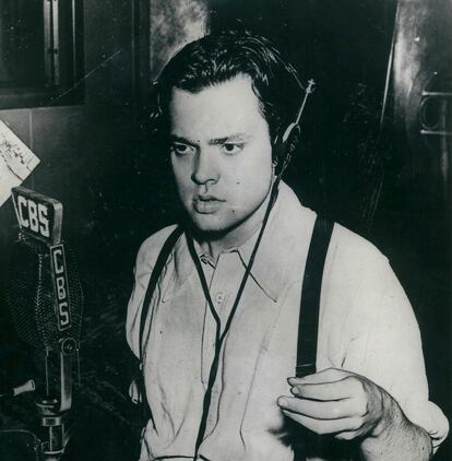 Orson Welles, durante la emisión.