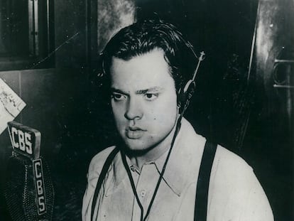 Orson Welles, durante la emisión.