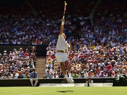 Federer, durante el partido contra Dzumhur.