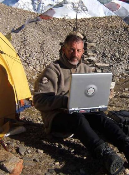 Sebastián Álvaro en la expedición al Everest en 2001.