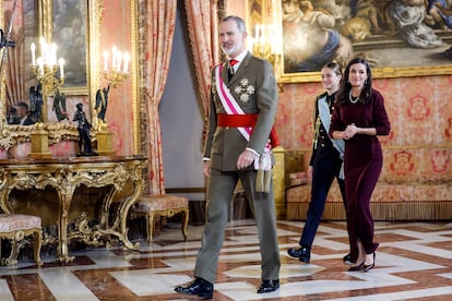 El rey Felipe VI, la reina Letizia y la Princesa Leonor, durante la Pascua Militar, en el Palacio Real.