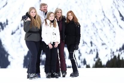 La familia real holandesa aprovecha las vaciones escolares para reunirse en unas jornadas en la nieve, ocaisón en la que siempre se dejan fotografiar.