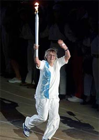 Shirley Strickland, en la inauguración de los Juegos de Sidney.