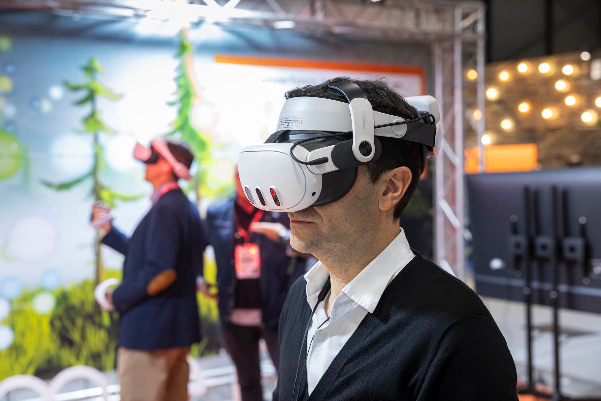 Visitante con gafas virtuales en la anterior edición de Simo.