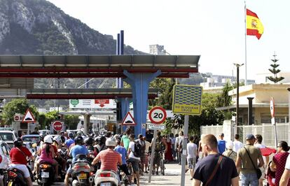 Colas a la entrada de Gibraltar desde La Línea de la Concepción.
