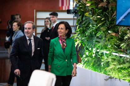 La presidenta del Santander, Ana Botín, y el consejero delegado, Héctor Grisi, antes de la presentación de resultados de 2022, el 2 de febrero en Madrid. 