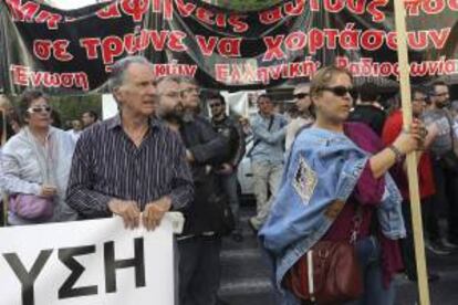 Un grupo de periodistas griegos protesta en contra de las medidas de austeridad en Atenas, Grecia. EFE/Archivo