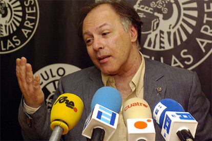 Javier Marías, durante la rueda de prensa que ha ofrecido tras ser elegido académico.