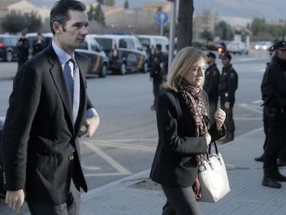 LLegada de la infanta Cristina y de Iñaki Urdangarín a la sala.