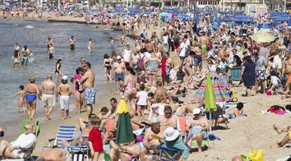 La playa de Levante de Benidorm este verano.