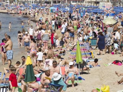 La playa de Levante de Benidorm este verano. 