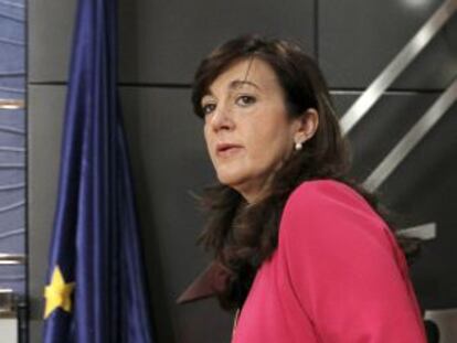 Soraya Rodríguez, antes de la rueda de prensa que ha ofrecido en el Congreso.