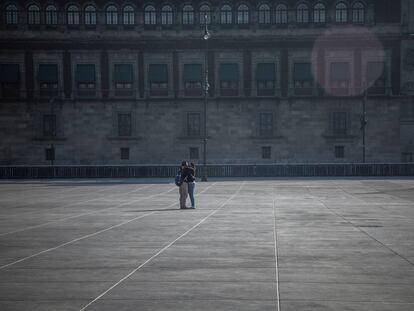 Ciudad de México amanece en semáforo rojo