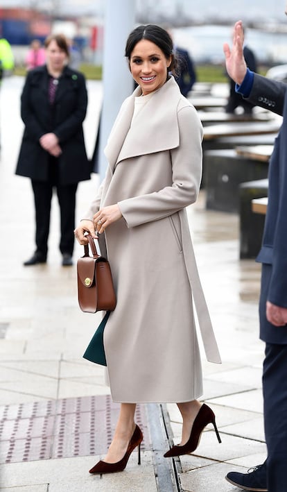 Meghan con el abrigo de la marca canadiense Mackage.