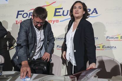 Xavier Doménech y la alcaldesa de Barcelona Ada Colau en el Fórum Europa.