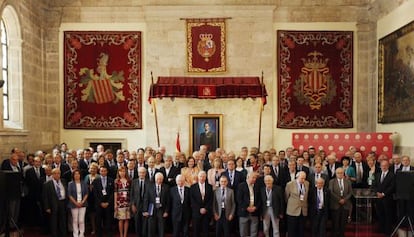 El jurado al completo de los Premios Rey Jaime I, que delibera hoy en Valencia sobre los galardonados. 