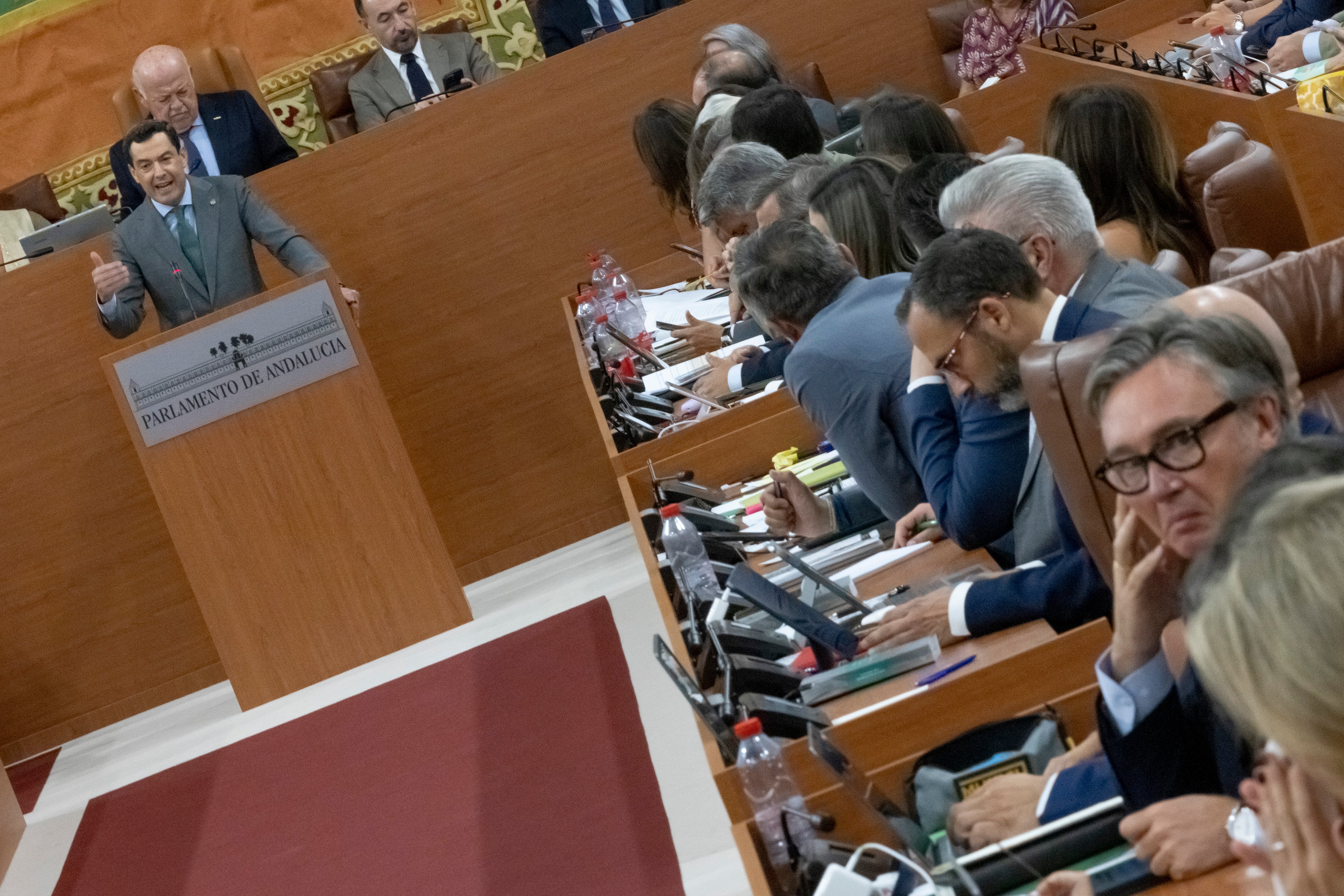 El peso de Vox en el Gobierno de Moreno, principal escollo del acuerdo en Andalucía