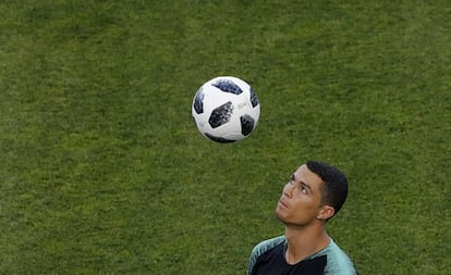 Cristiano, en el estadio de Sochi, durante el entrenamiento previo al Portugal-España del viernes.