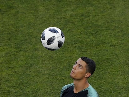 Cristiano, en el estadio de Sochi, durante el entrenamiento previo al Portugal-España del viernes.