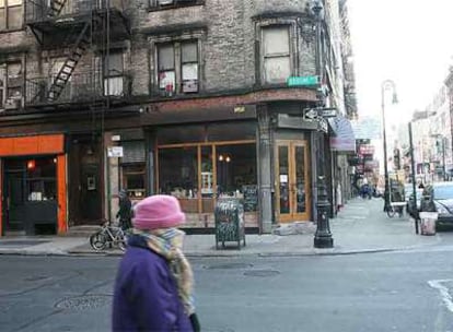 Cruce de las calles Brome y Orchard, en el barrio neyorquino de Lower East Side, cerca del Tenement Museum (situado en el número 97 de Orchard Street).