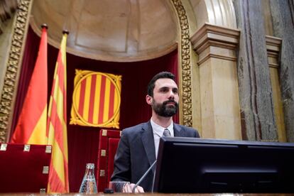 Roger Torrent en el Parlament en el inicio de sesión de investidura en Barcelona, el 22 de marzo.  