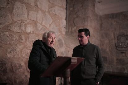 José Sacristán e Ignacio García, el pasado enero en el Monasterio de Suso (San Millán de la Cogolla), durante una lectura de Voces de la Lengua.