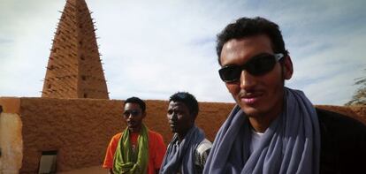 El músico Bombino (primero por la derecha).