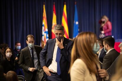 El exalcalde de Badalona (Barcelona), Xavier García Albiol, a su salida del pleno extraordinario, en el Ayuntamiento de Badalona, este lunes.