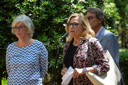 Joana Ortega acompañada por Artur Mas e Irene Rigau tras la sentencia del Tribunal de Cuentas.