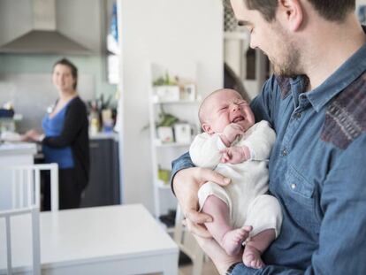 Los cólicos del lactante, invento o no, suponen un reto para muchas familias