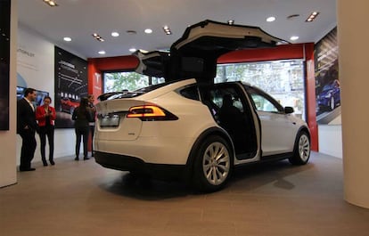 El Tesla Model X es el modelo expuesto en el interior de la tienda de Tesla