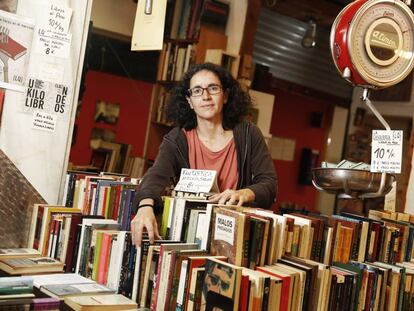 Susana Morán, fundadora de La Casquería, libros al peso, un puesto en el Mercado San Fernando en Embajadores.