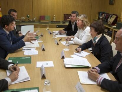 Diego Valderas y Ángeles Muñoz, durante la reunión.