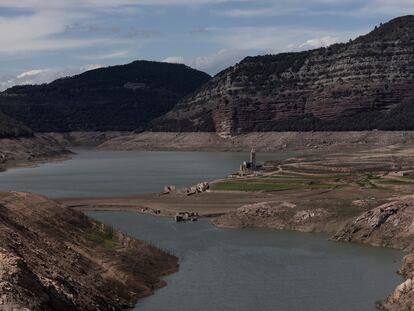 El embalse de Sau, en la comarca de Osona (Girona), al 7,81% de su capacidad el pasado 1 de abril.