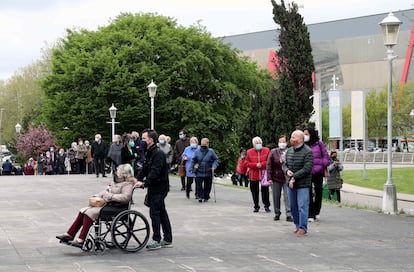 Vacunación contra coronavirus en el Palacio de Deportes de Gijón