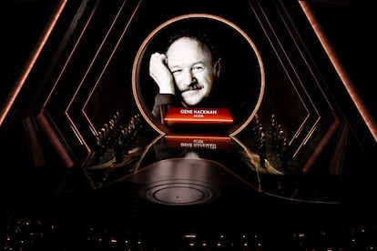 Fotografía de Gene Hackman en la gala de los Oscar durante el repaso a los artistas fallecidos en el último año.