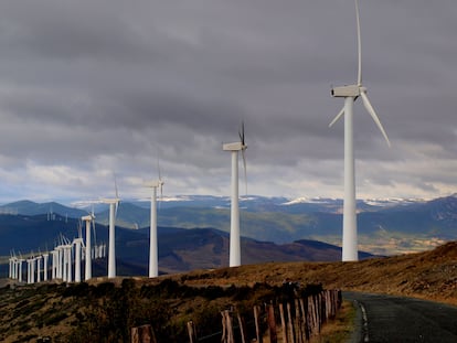 Aerogeneradores en la sierra del Perdón, en Navarra.