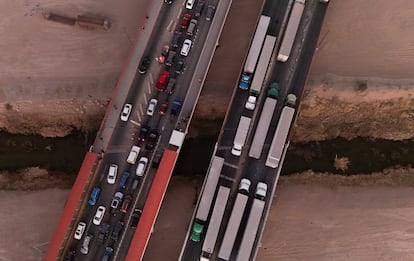 Colas en el puente Zaragoza-Ysleta entre Mxico y Estados Unidos, en Ciudad Juarez.