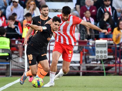 Gonzalo Melero y Almeida durante el partido de la Liga entre el Almería y el Valencia, este domingo.