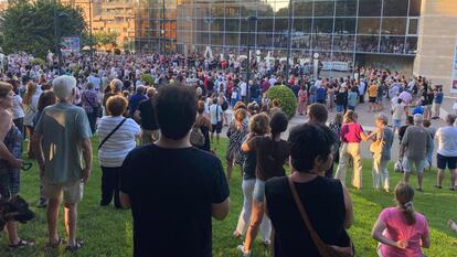 Concentración de este miércoles a las puertas del Auditori de Torrent.